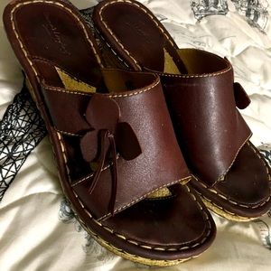 Browns landing leather sandal wedge W/flower SZ 8